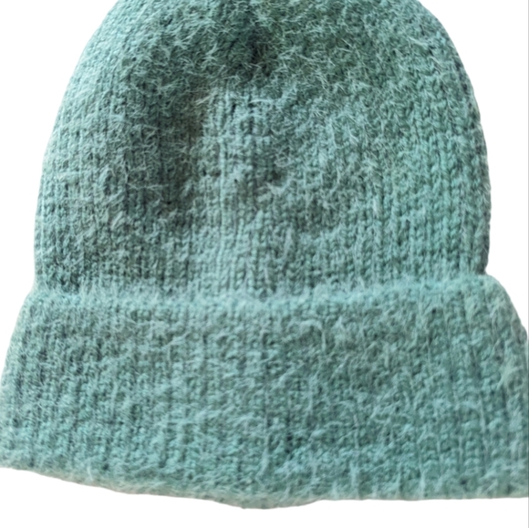 New Women's Fuzzy Beanie BF NY Hat Green Knit Pull On Sweater Solid NWT Cap - Picture 2 of 3